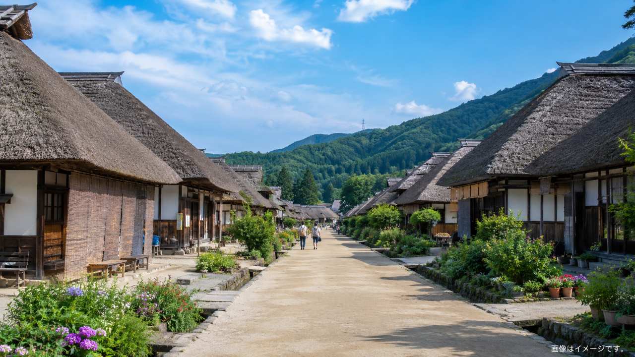 福島県南会津の大内宿をイメージした茅葺き屋根の宿場町